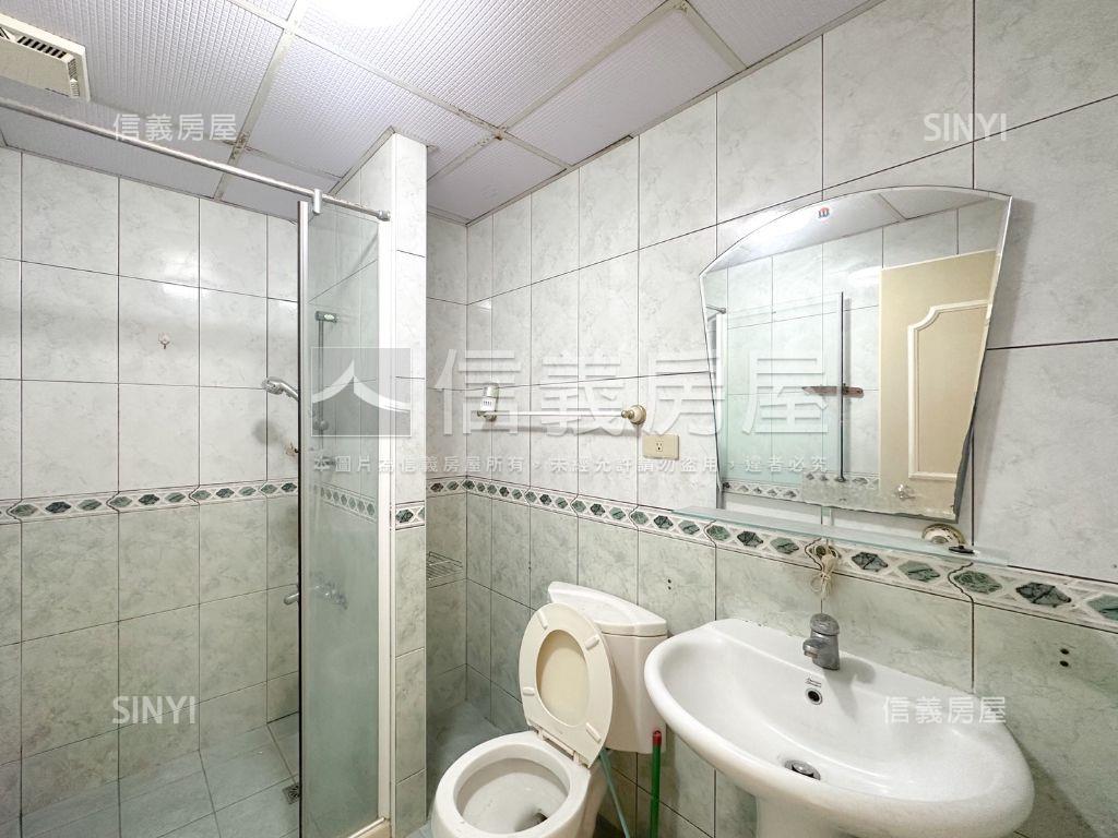 凹仔底首排樓中樓豪邸平車房屋室內格局與周邊環境