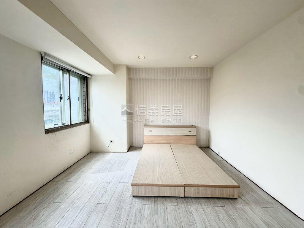 稀有釋出東光皇家三房車位房屋室內格局與周邊環境