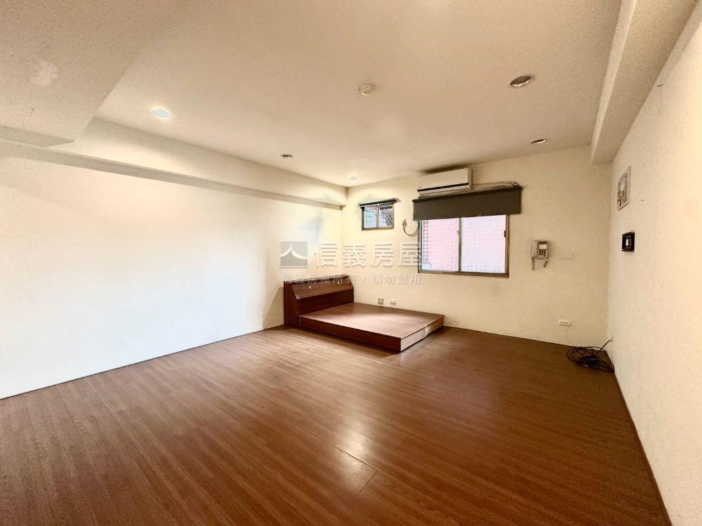 稀有釋出東光皇家三房車位房屋室內格局與周邊環境