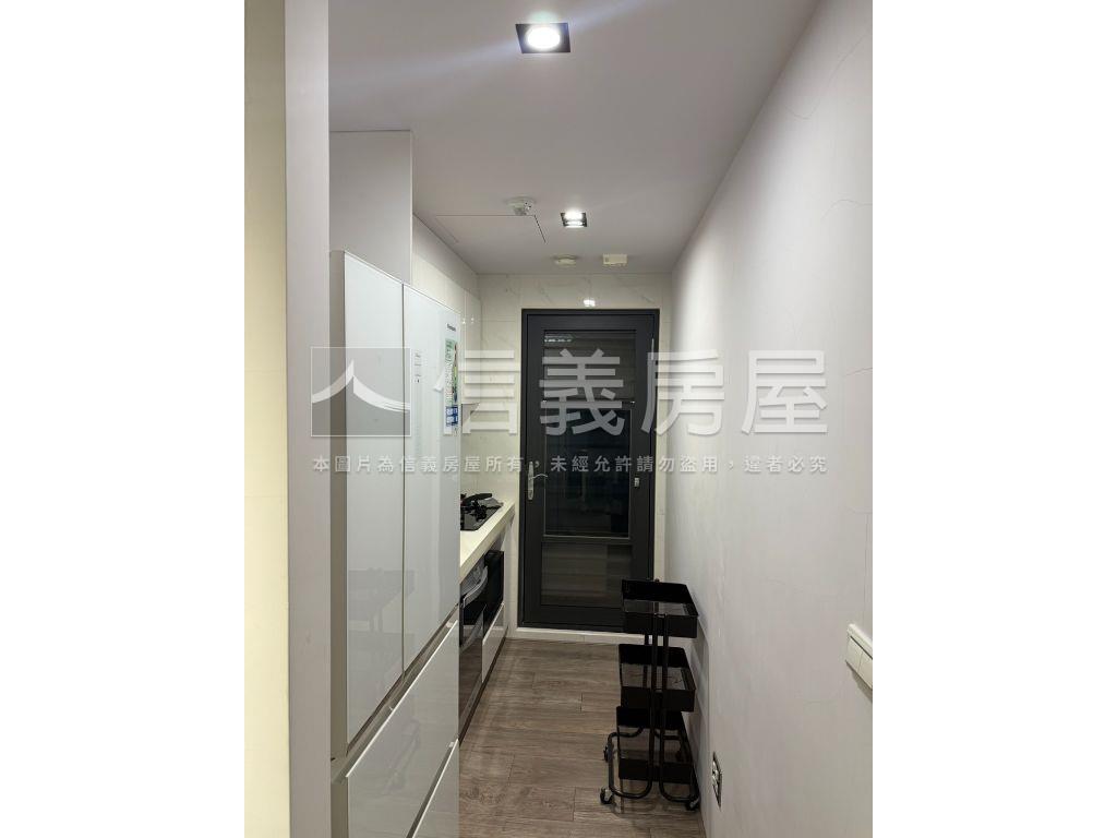 漂亮方正兩房車位房屋室內格局與周邊環境