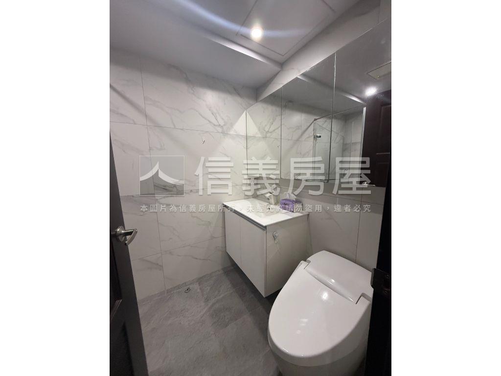 漂亮方正兩房車位房屋室內格局與周邊環境