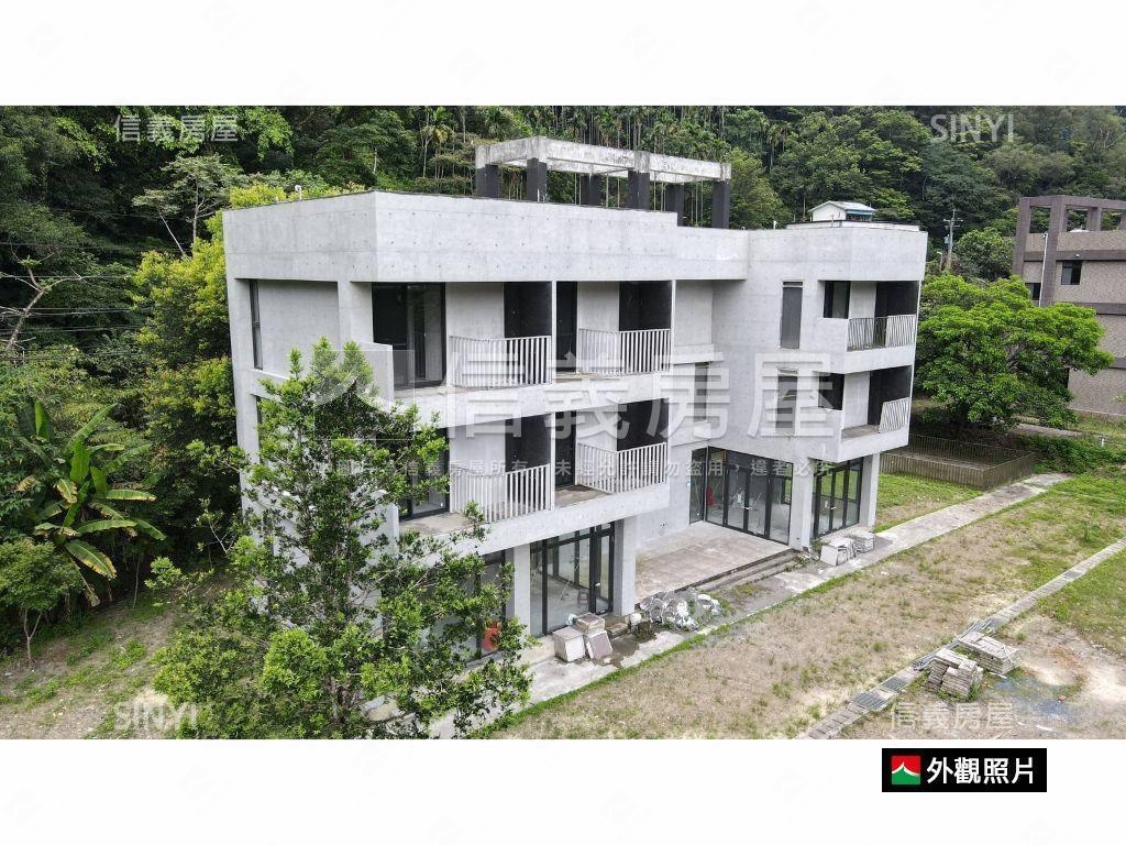 無人住過清水模別墅Ｂ房屋室內格局與周邊環境