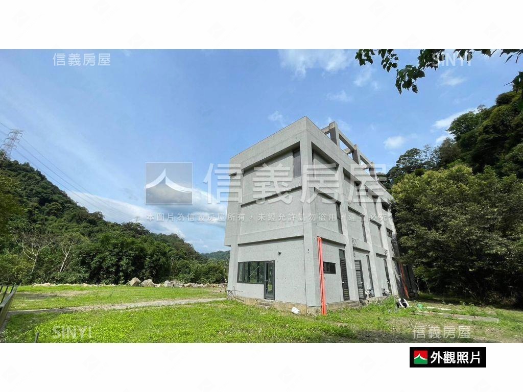 無人住過清水模別墅Ｂ房屋室內格局與周邊環境