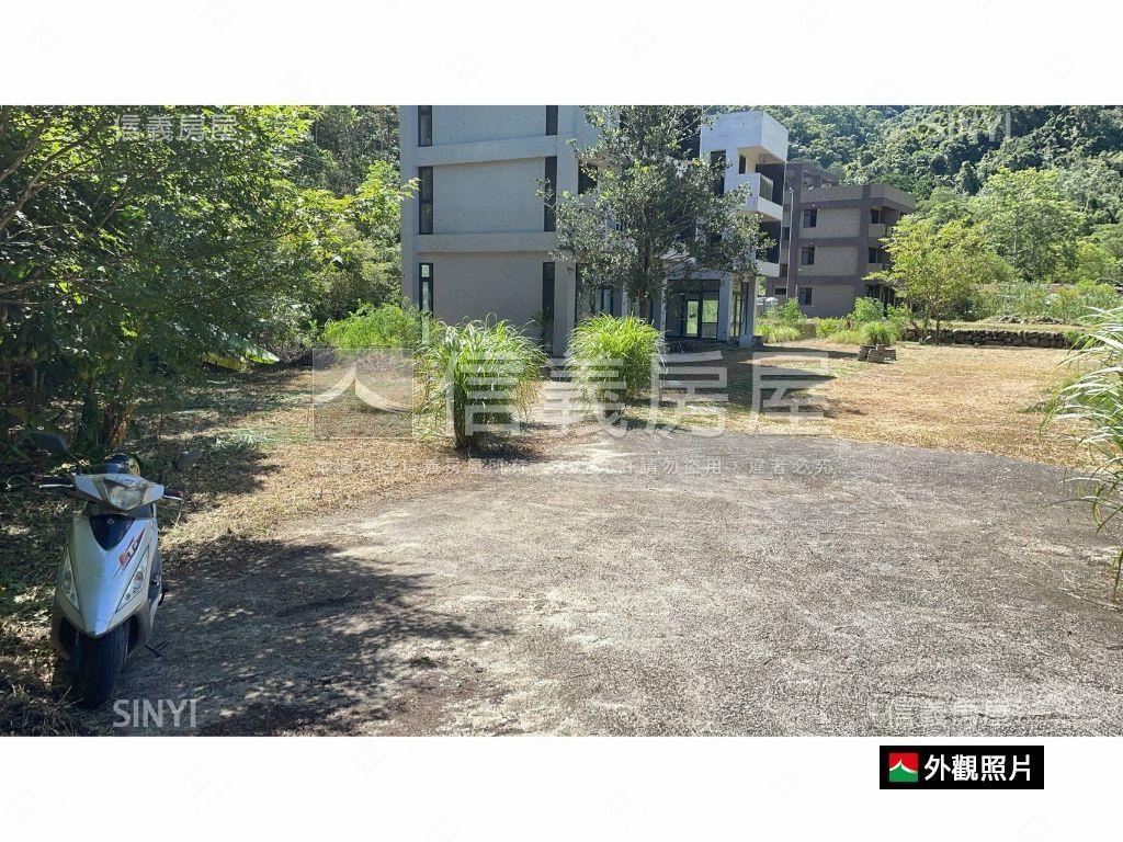 無人住過清水模別墅Ｂ房屋室內格局與周邊環境