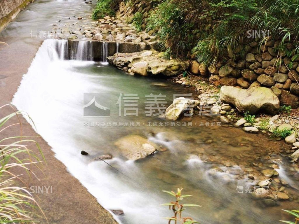 無人住過清水模別墅Ｂ房屋室內格局與周邊環境