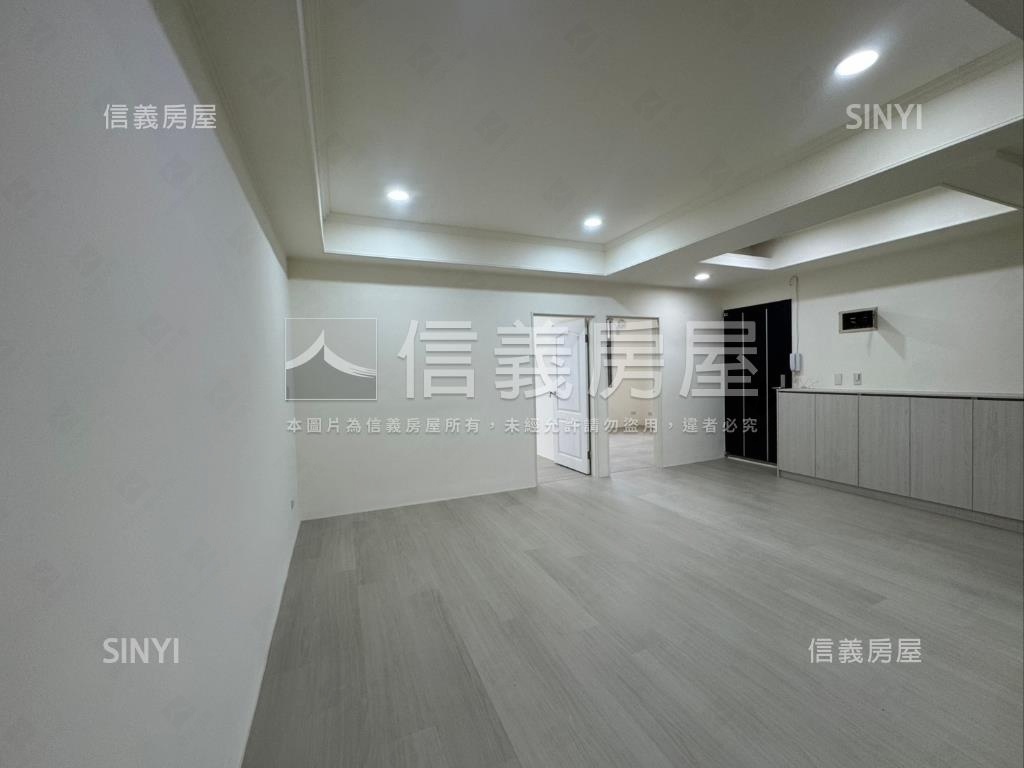 稀有基隆路燙金門牌釋出房屋室內格局與周邊環境