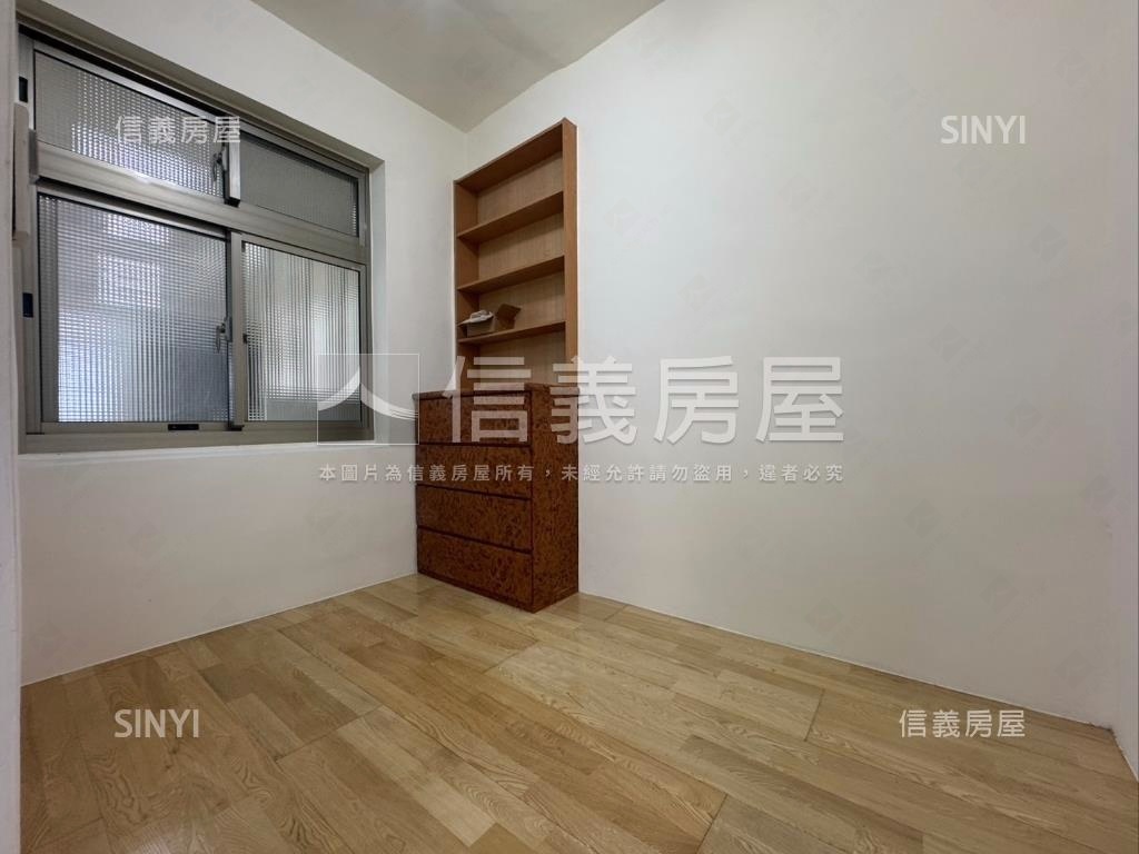 稀有基隆路燙金門牌釋出房屋室內格局與周邊環境