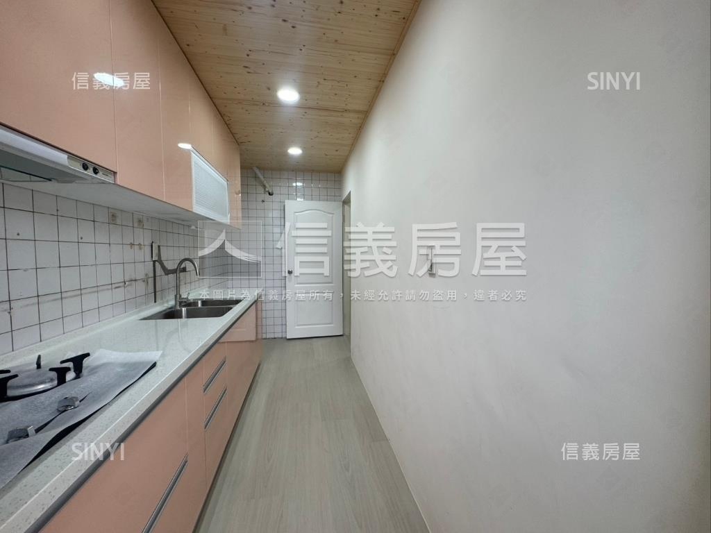 稀有基隆路燙金門牌釋出房屋室內格局與周邊環境