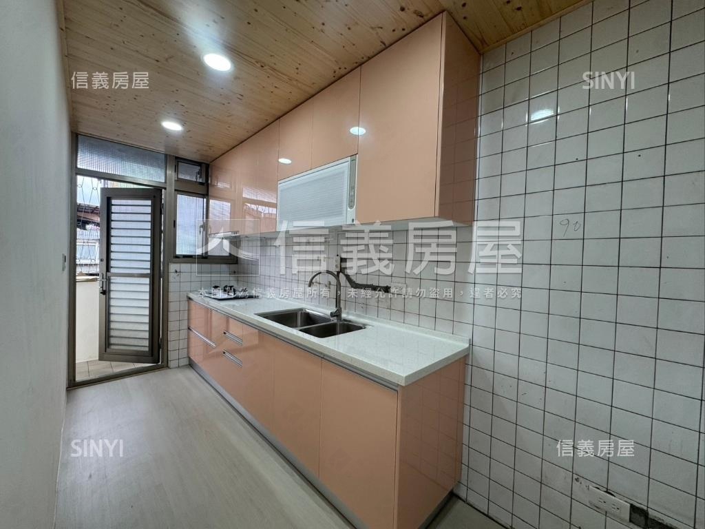 稀有基隆路燙金門牌釋出房屋室內格局與周邊環境