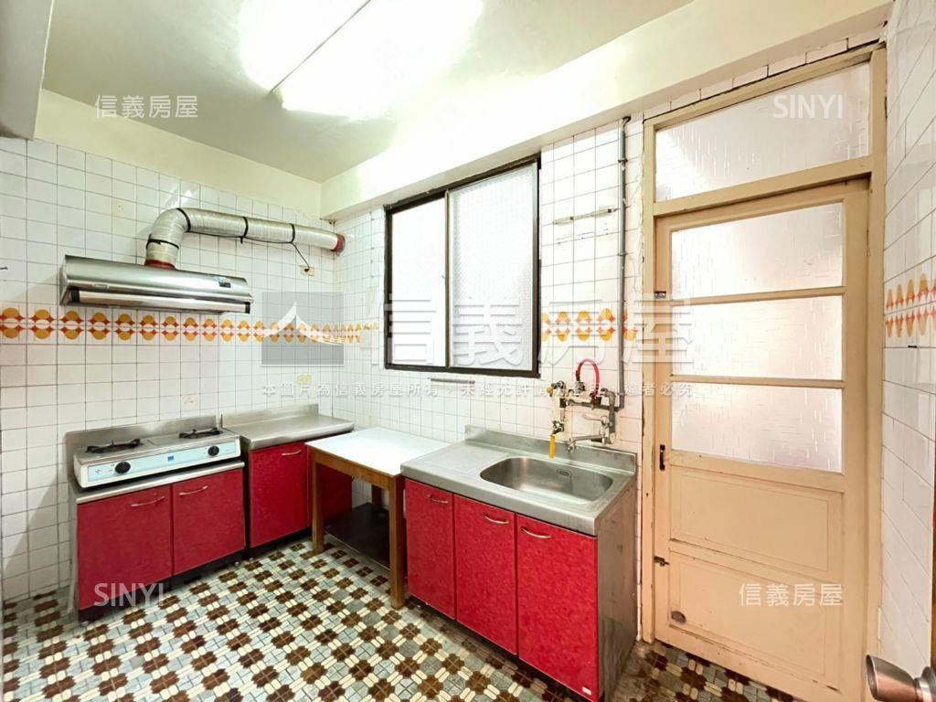 近巨城綠帶大三房房屋室內格局與周邊環境