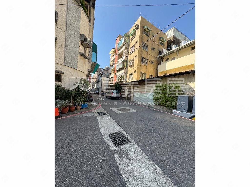 近巨城綠帶大三房房屋室內格局與周邊環境