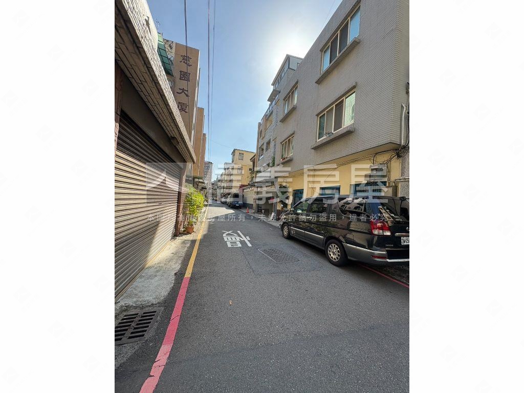 近巨城綠帶大三房房屋室內格局與周邊環境