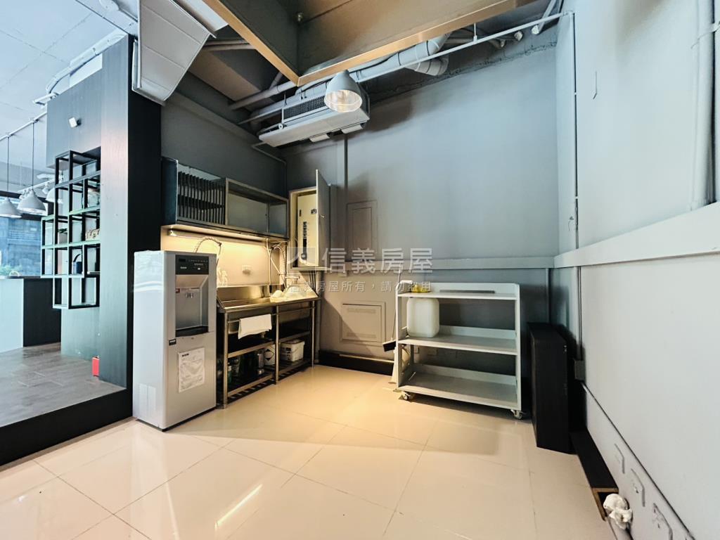 迴龍國小．三角窗金店面房屋室內格局與周邊環境