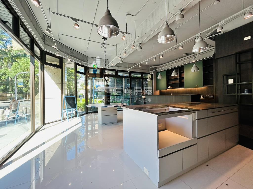 迴龍國小．三角窗金店面房屋室內格局與周邊環境