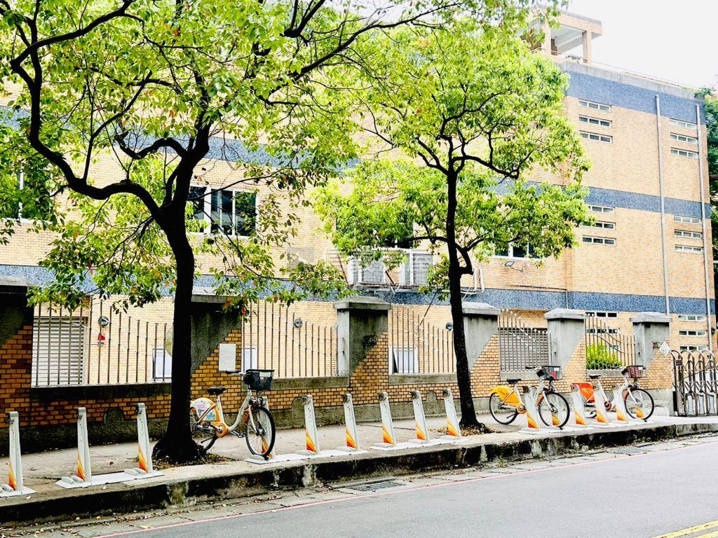 迴龍國小．三角窗金店面房屋室內格局與周邊環境