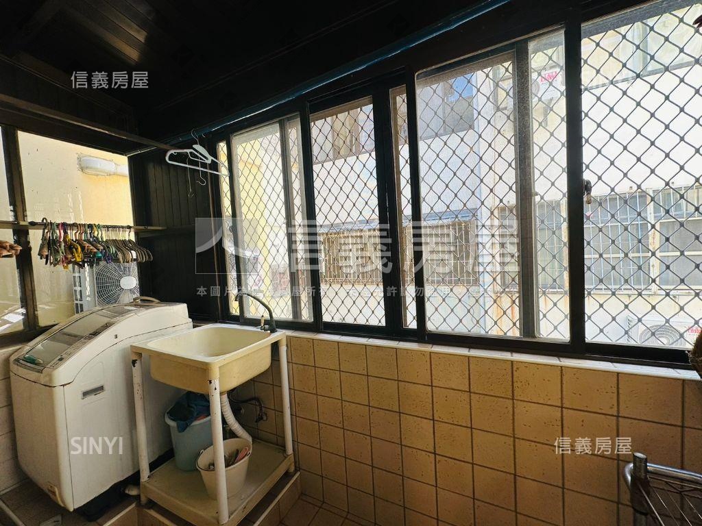 近捷運古典歐式大地坪豪墅房屋室內格局與周邊環境