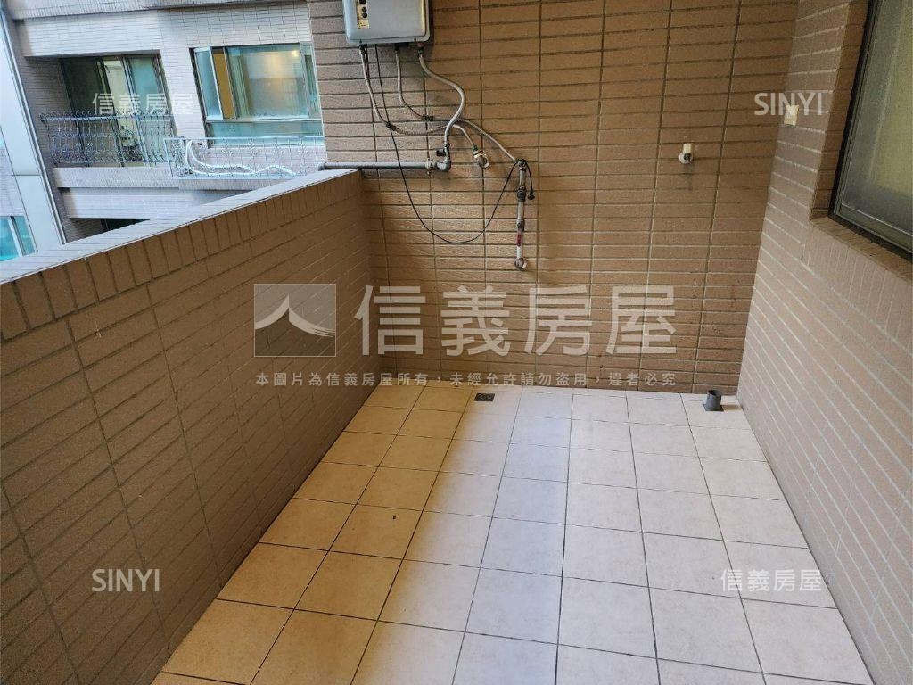 花園經典雙車位豪邸房屋室內格局與周邊環境