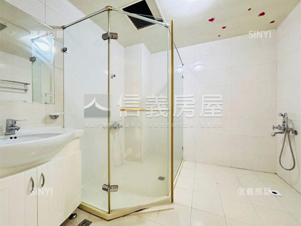 花園經典雙車位豪邸房屋室內格局與周邊環境