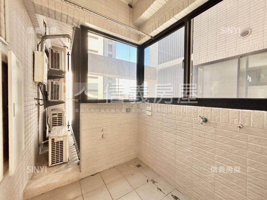 朝西南時代花園三房雙車位房屋室內格局與周邊環境