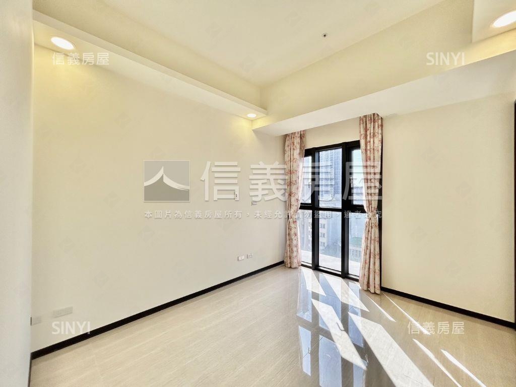 朝西南時代花園三房雙車位房屋室內格局與周邊環境