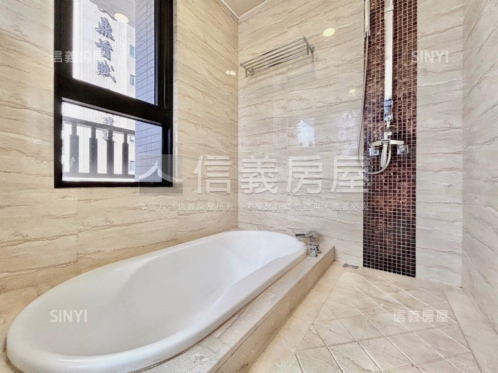 朝西南時代花園三房雙車位房屋室內格局與周邊環境