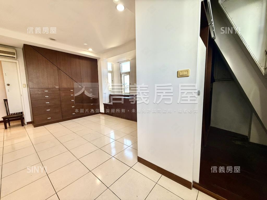 獨棟樓中樓四房帶車位房屋室內格局與周邊環境