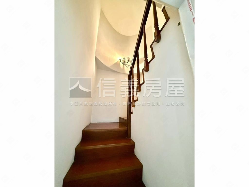 獨棟樓中樓四房帶車位房屋室內格局與周邊環境