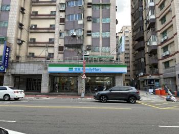 建國國宅全家店面