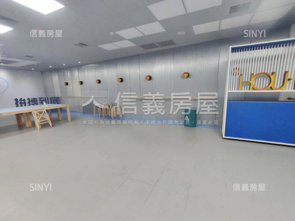 小遠百旁新板特區店面房屋室內格局與周邊環境