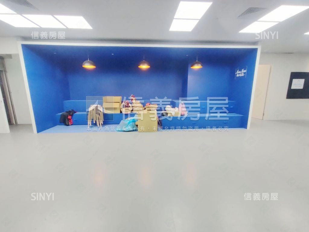 小遠百旁新板特區店面房屋室內格局與周邊環境