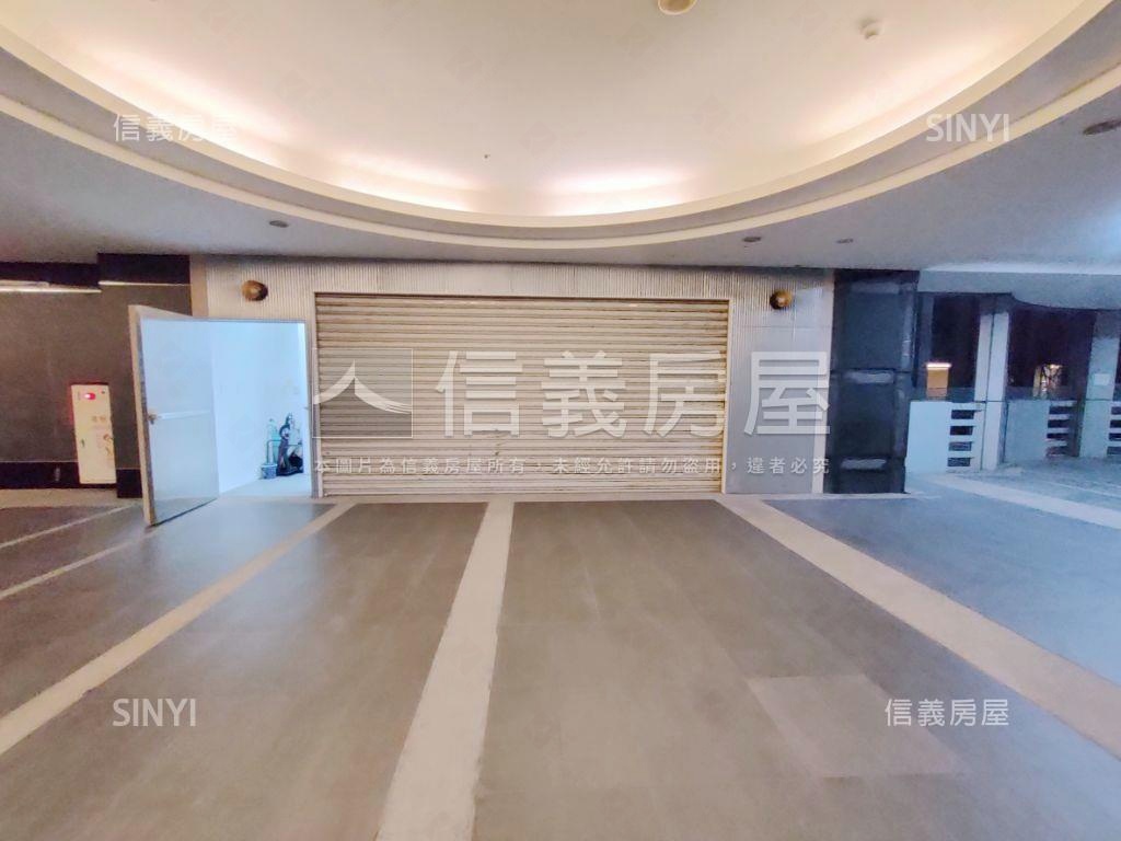 小遠百旁新板特區店面房屋室內格局與周邊環境