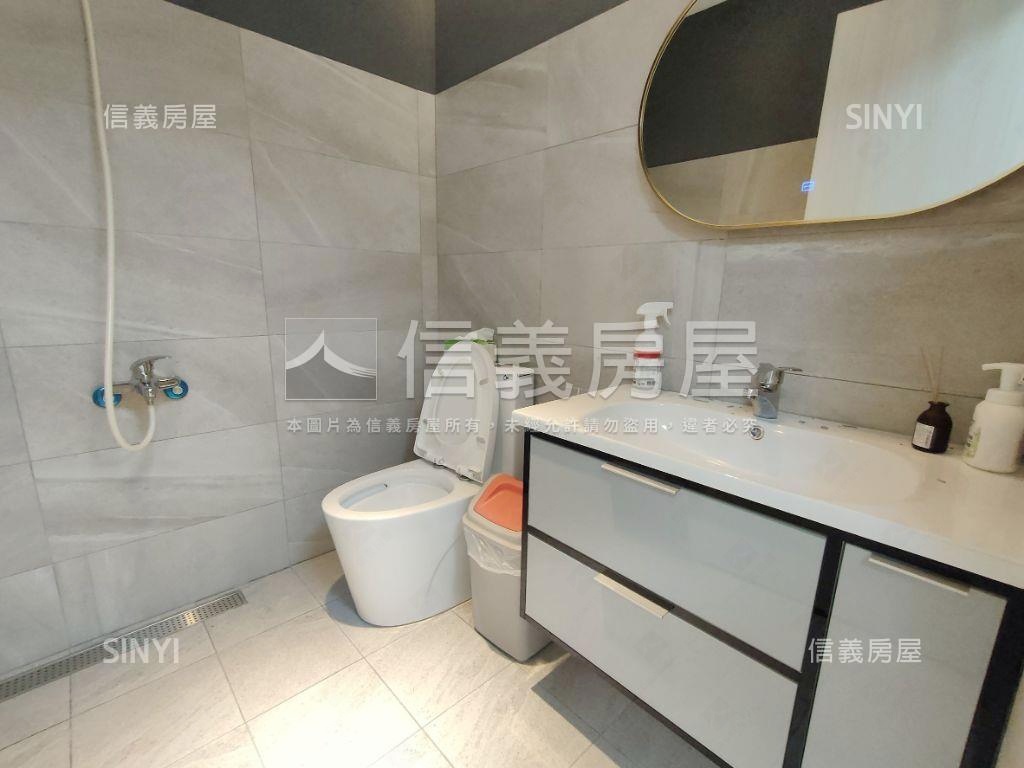 小遠百旁新板特區店面房屋室內格局與周邊環境