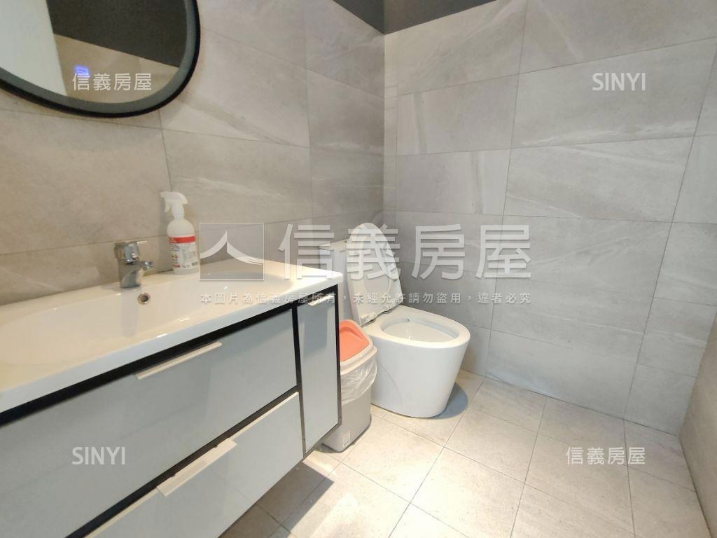 小遠百旁新板特區店面房屋室內格局與周邊環境