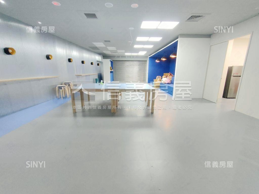 小遠百旁新板特區店面房屋室內格局與周邊環境