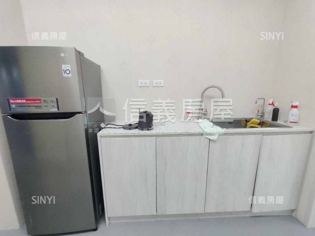 小遠百旁新板特區店面房屋室內格局與周邊環境