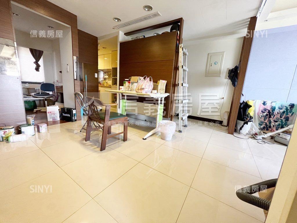 新天鵝堡三房高樓層房屋室內格局與周邊環境