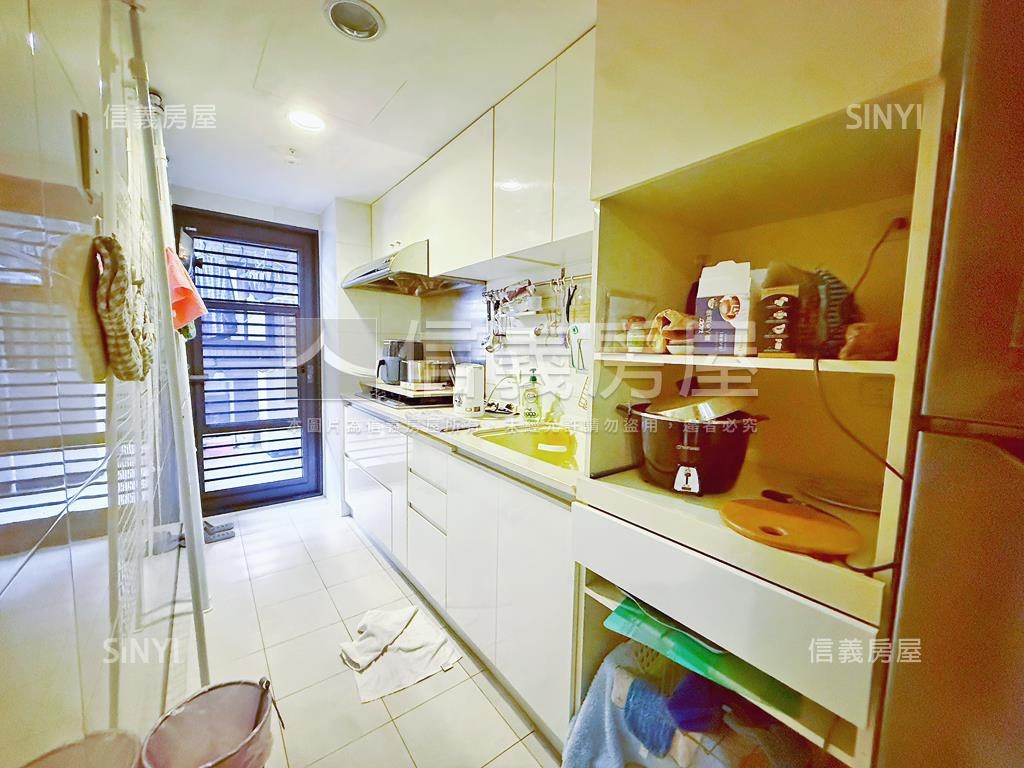 新天鵝堡三房高樓層房屋室內格局與周邊環境