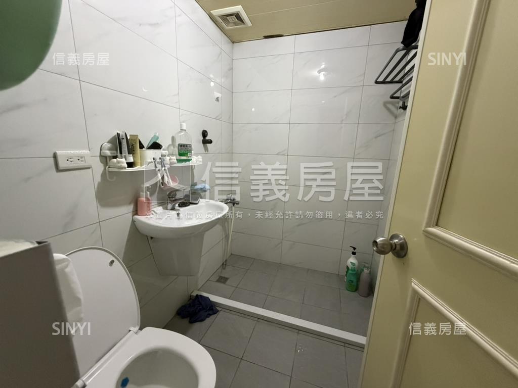 宏國Ｃ區公園景觀三房車位房屋室內格局與周邊環境