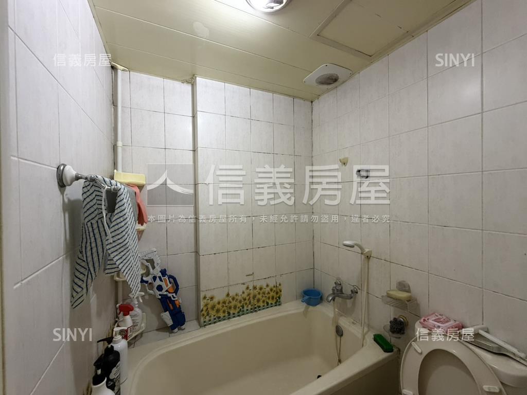 宏國Ｃ區公園景觀三房車位房屋室內格局與周邊環境