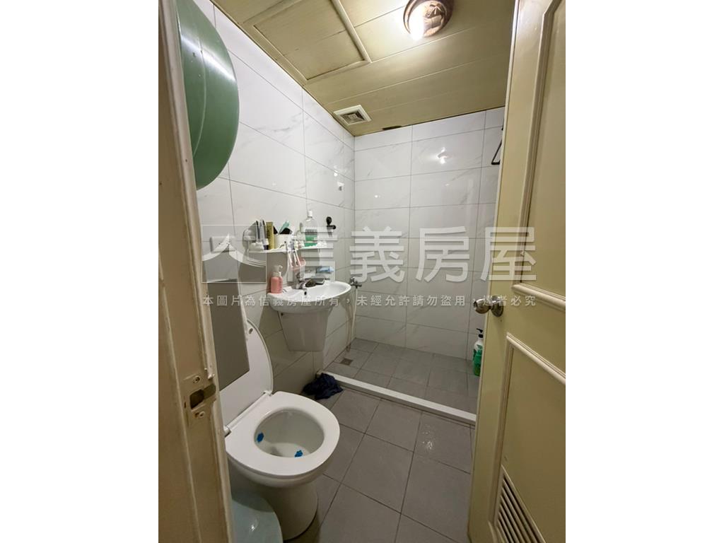 宏國Ｃ區公園景觀三房車位房屋室內格局與周邊環境