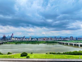 新美齊ＴＨＥＴＯＰ２房