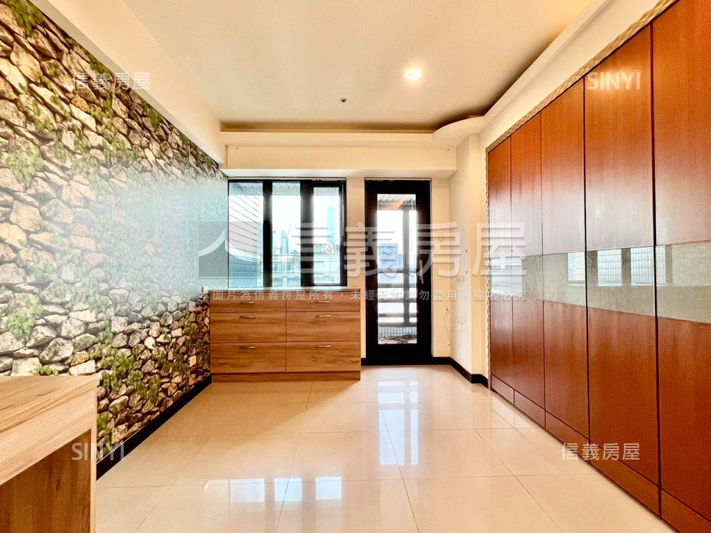 電梯高樓露台戶平面車位房屋室內格局與周邊環境