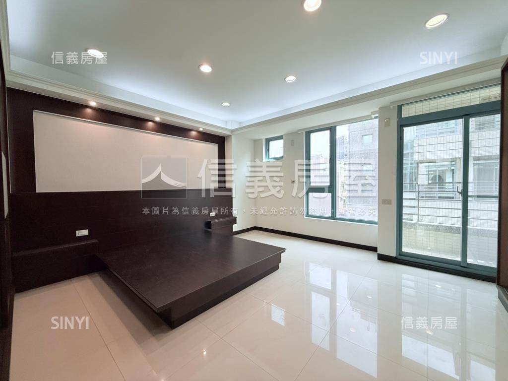 東區虎尾寮朝南邊間雙車墅房屋室內格局與周邊環境