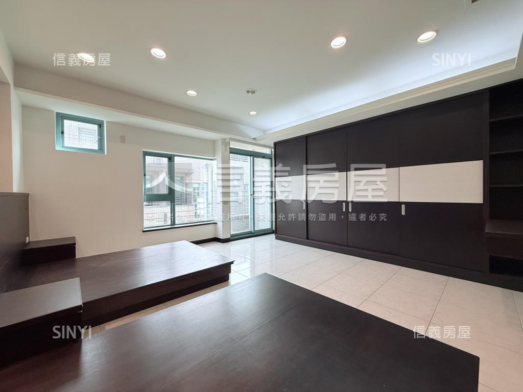 東區虎尾寮朝南邊間雙車墅房屋室內格局與周邊環境