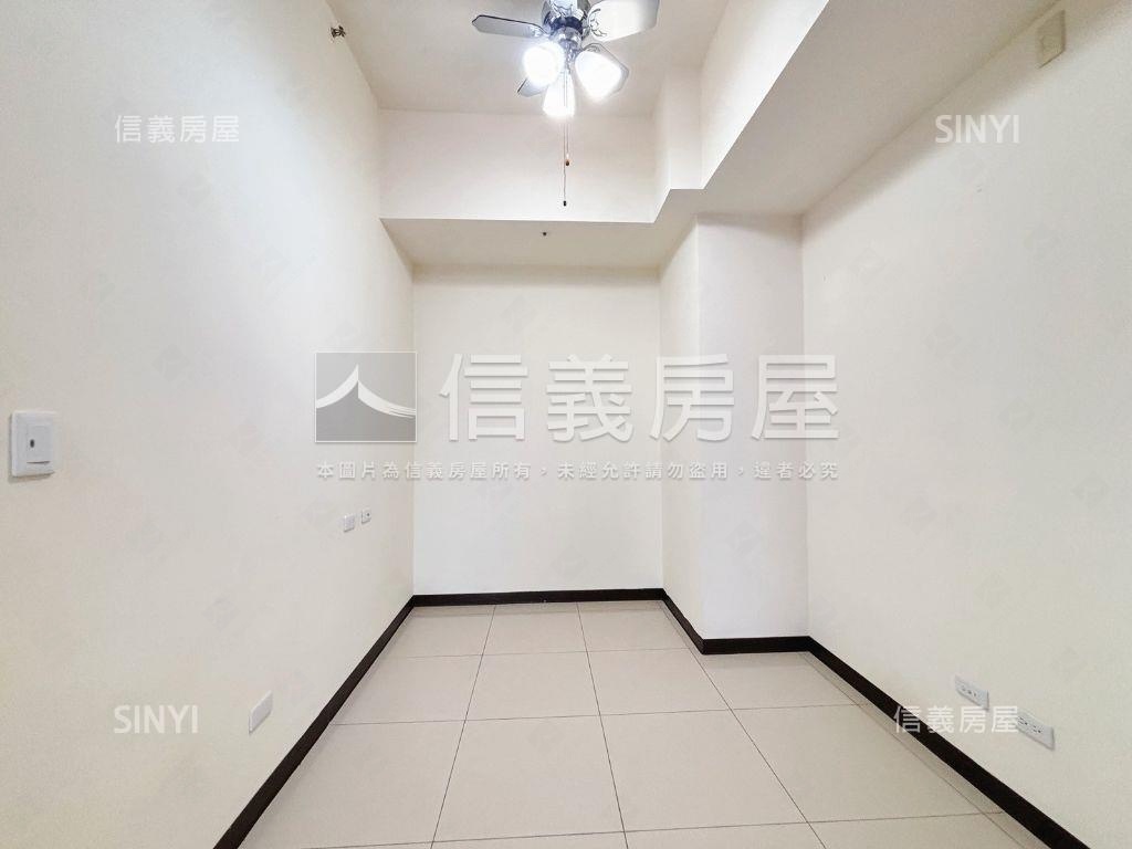 景觀皇翔大二房車位房屋室內格局與周邊環境
