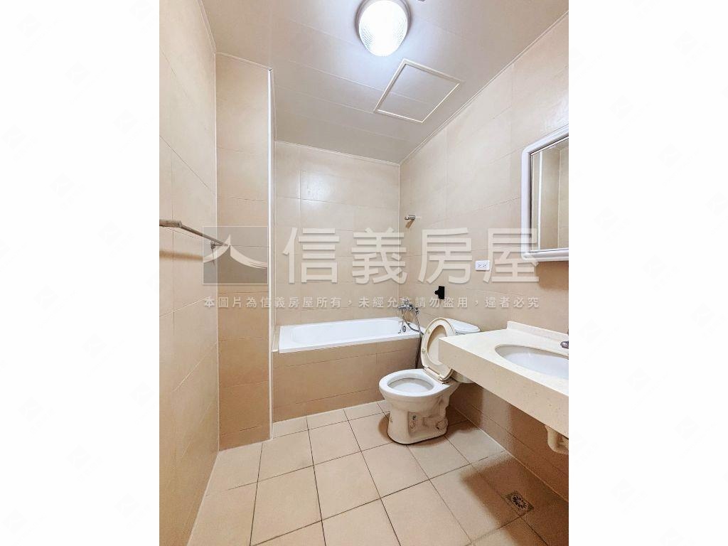 景觀皇翔大二房車位房屋室內格局與周邊環境