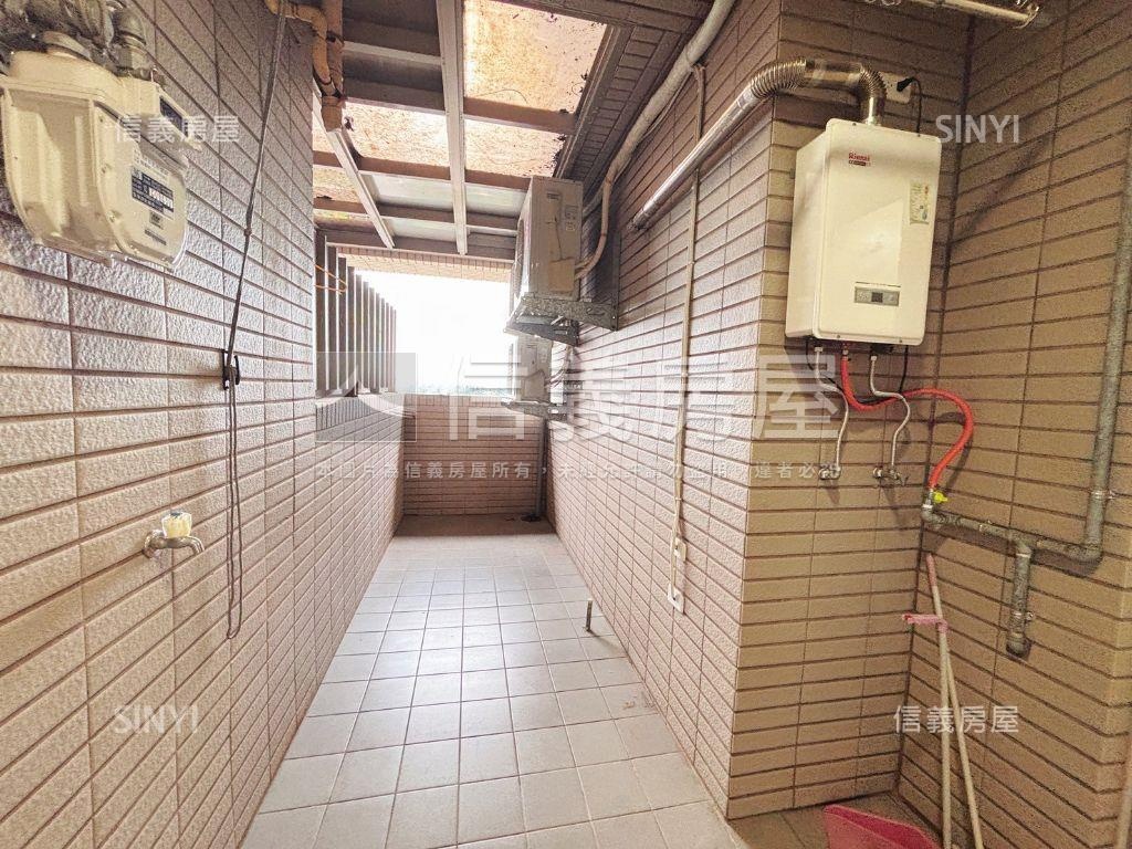 景觀皇翔大二房車位房屋室內格局與周邊環境
