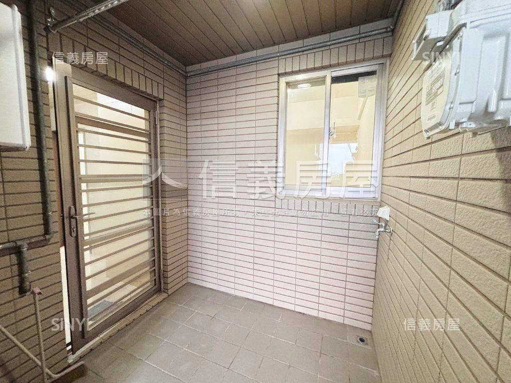 景觀皇翔大二房車位房屋室內格局與周邊環境
