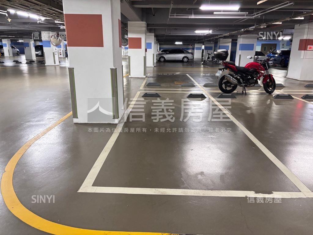 景觀皇翔大二房車位房屋室內格局與周邊環境
