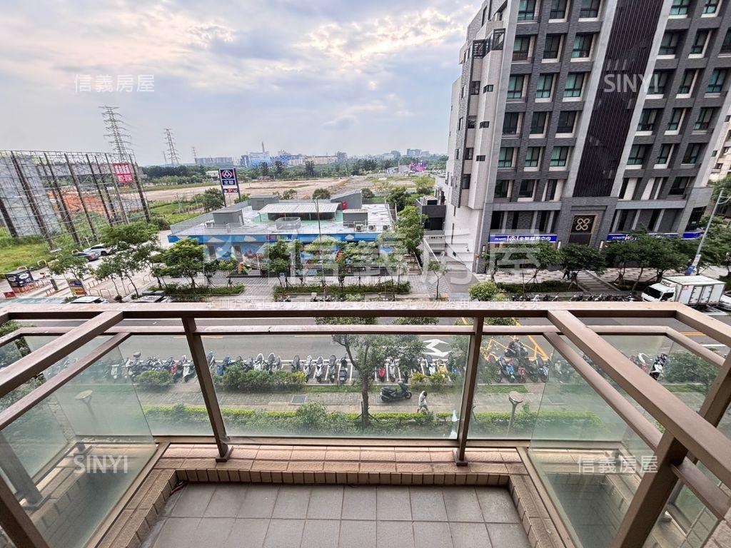 景觀皇翔大二房車位房屋室內格局與周邊環境